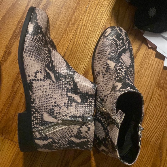 Snake skin boots - Picture 1 of 3